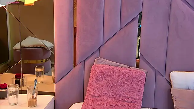 Živý XXX chat SophieeCharm