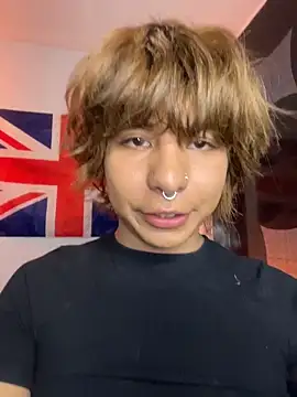 Aronn_44 Adlı Modelin Canlı XXX Sohbeti
