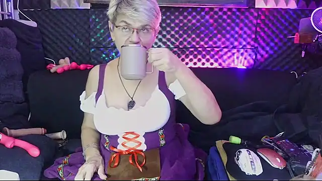 Fentazimelody élő XXX-chatje