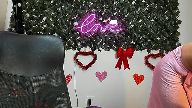 DestinyHills' Live XXX Chat