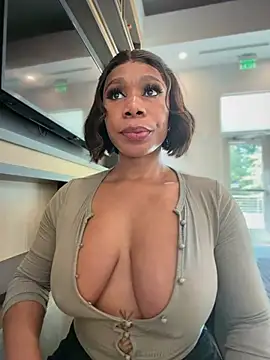 Belle___ - Hot squirt by public walkway
