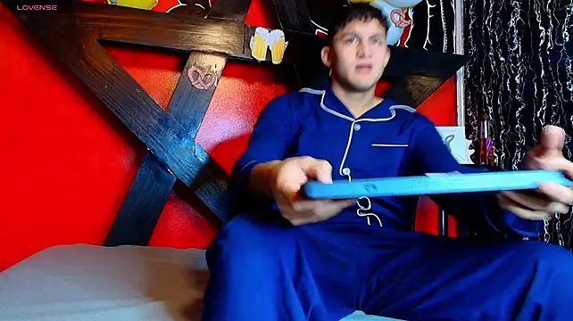 Axel_RomanovのライブXXXチャット