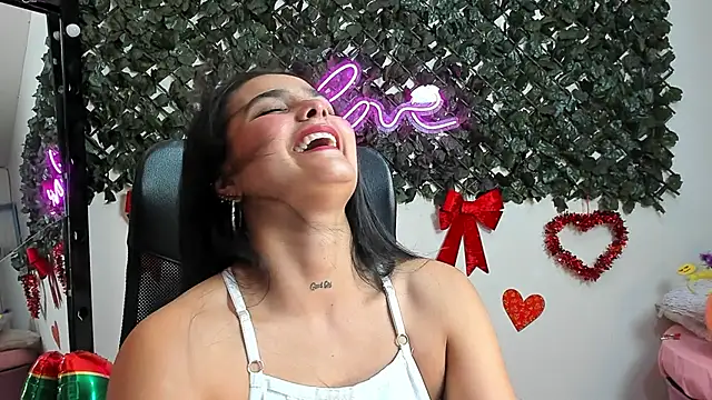DestinyHills' Live XXX Chat