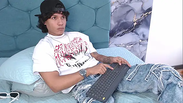 MaximilianRoth's Live XXX Chat
