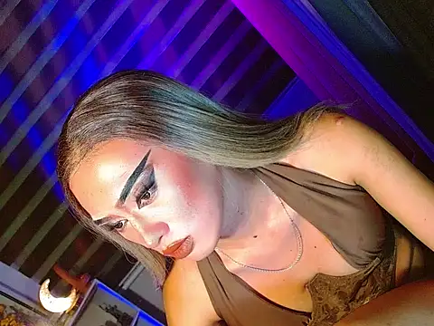 HOLLYWOOD_QUEEN_88 Adlı Modelin Canlı XXX Sohbeti