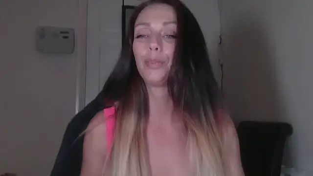 LouiseLovell's Live XXX Chat