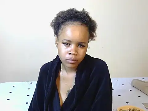 XXX chat uživo modela Petitekittty