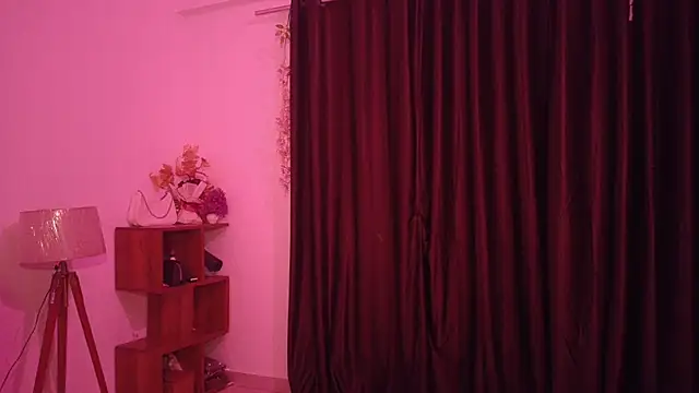 צ'אט XXX בשידור חי של MidnightFlame