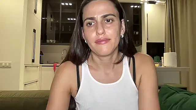 XXX chat uživo modela Rineliadi