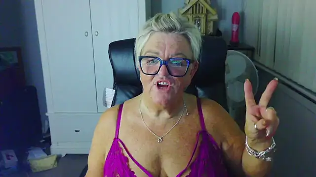 BridgetBlueEyes Chat XXX in diretta