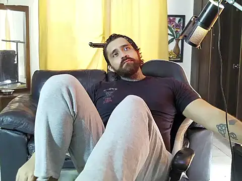 aronmiller404 Adlı Modelin Canlı XXX Sohbeti