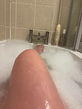 bustymilf41 Show in webcam