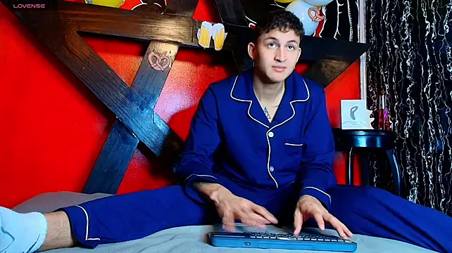 Онлайн чат XXX Axel_Romanov