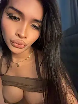 PrettyYoungHugeCockTS: онлайн-секс-чат