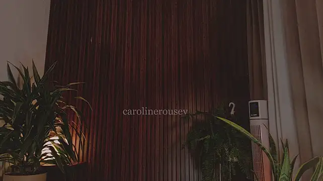carolinerousev XXX чат на живо
