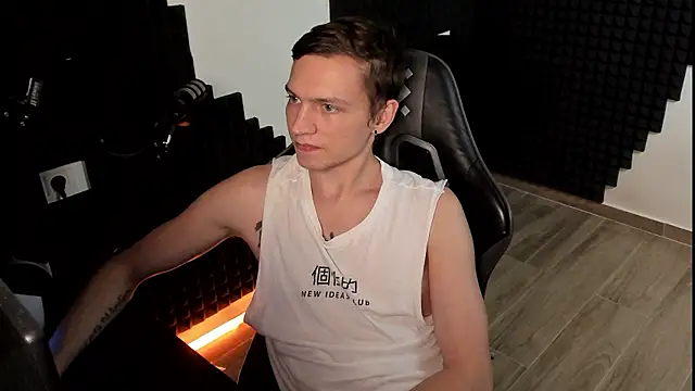 Živý XXX chat More_than_friend