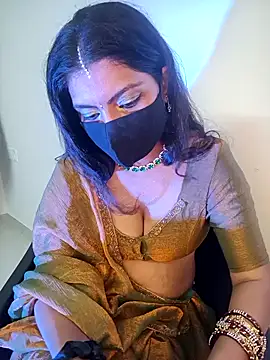 NaughtyNaina01のライブXXXチャット