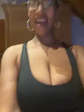 YoungKyraKush Webcam show