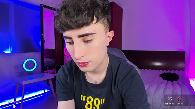 Онлайн чат XXX SebastianHilton
