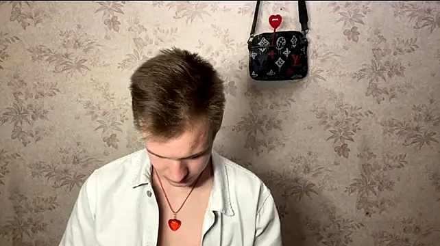 XXX chat uživo modela BigBabyMax