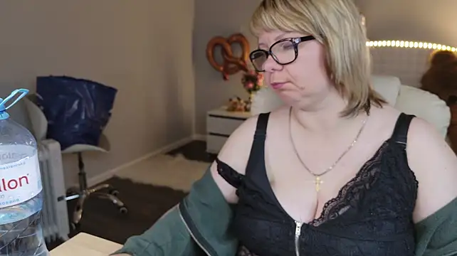 Chat XXX en directo de BonnnyBoobsy