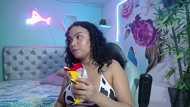 Chat +18 de valeria_martinez19 ao vivo