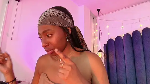 Queen_perla_'s Live XXX Chat