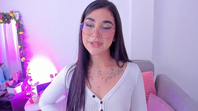 RoseCassie Adlı Modelin Canlı XXX Sohbeti