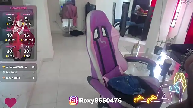 צ'אט XXX בשידור חי של roxy_roxxan