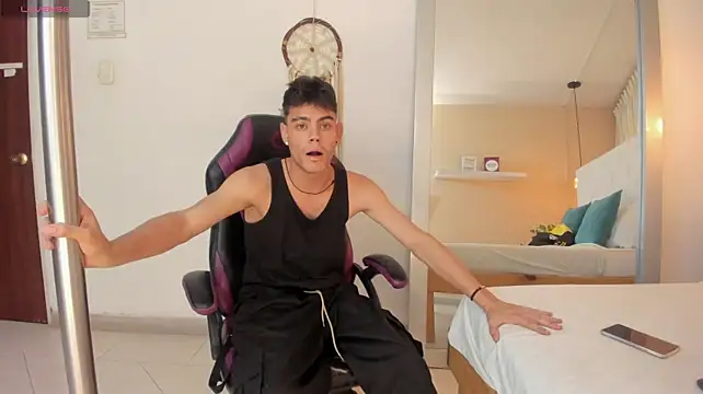 Lycan____ Live XXX Chat
