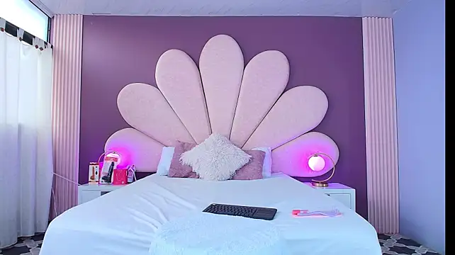 CandyLuxury__ – Naživo XXX chat