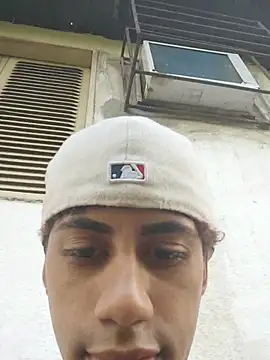 Dennis_Lupers' Live XXX Chat