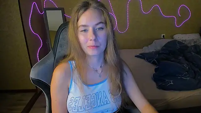 Онлайн чат XXX EmilyPaw