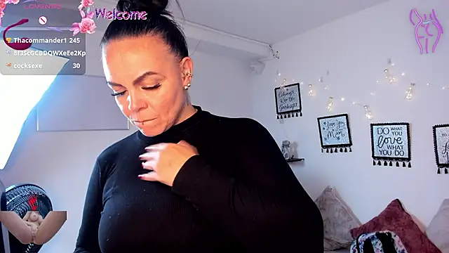 victoria_mooree: онлайн-секс-чат