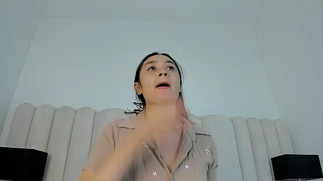 EmilyHanks_'s Live XXX Chat