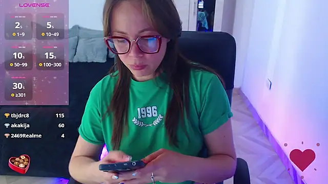 Chat +18 de SharonR1 ao vivo
