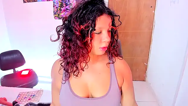 Emily_Coper18 XXX чат на живо