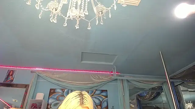Chat +18 de ADRIANNA_FOX ao vivo