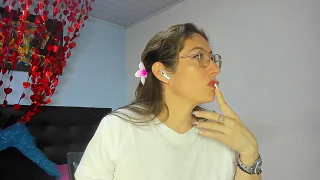kaylaMinov_ Chat XXX in diretta