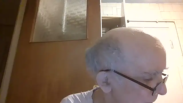 mariusica1@xh Live XXX Chat