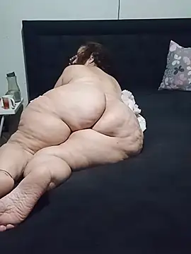 แชท XXX สดของ MegaAssMature