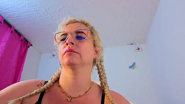 Chat XXX en directo de HannaBrave