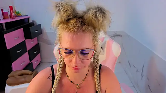 دردشة HannaBrave الجنسية المباشرة