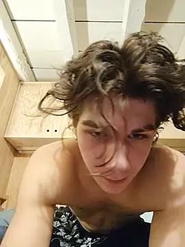 EmoWhiteBoy18 Шоу с уебкамера
