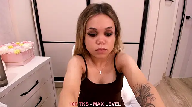 XXX chat uživo modela TinyKim_