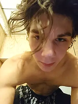 EmoWhiteBoy18 élő XXX-chatje