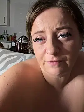 Czat XXX na żywo – Poppyshaw_