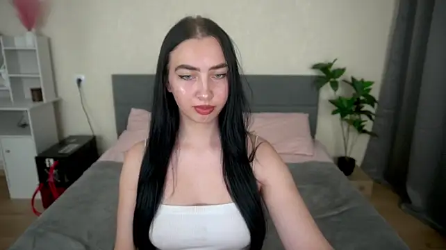 WildKittenX_ Adlı Modelin Canlı XXX Sohbeti