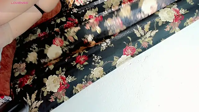 צ'אט XXX ב שידור חי של BarbyQueenn