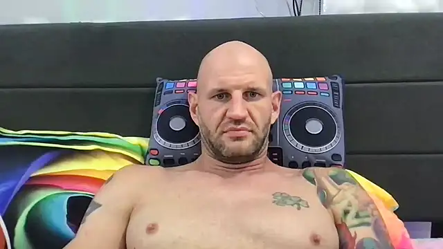 brianomally Live XXX Chat
